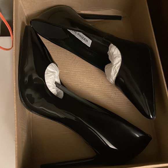 Revolve Steve Madden Pump in Black size 8 - Picture 4 of 5